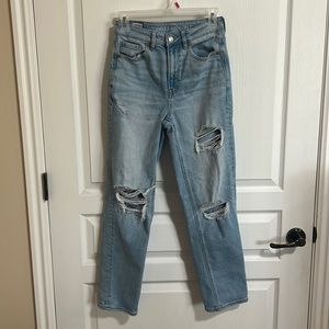 American Eagle mom jeans! With holes and great condition!
